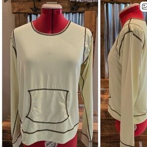 Athleta Cream Long Sleeve Teeshirt with Contrast Stitching. Size Medium GUC